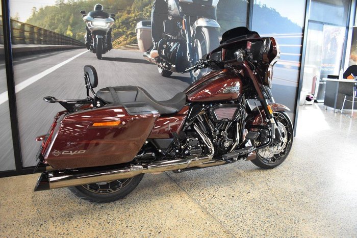 2024 Harley-Davidson CVO Street Glide 121 (FLHXSE)