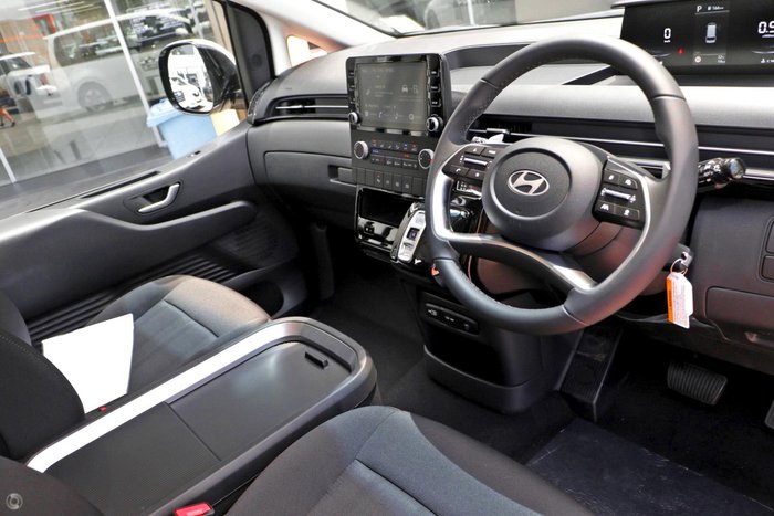 2025 Hyundai STARIA