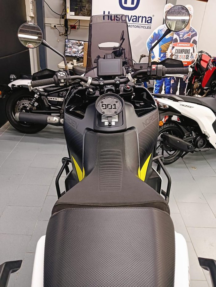 2022 Husqvarna Norden 901 Norden Black