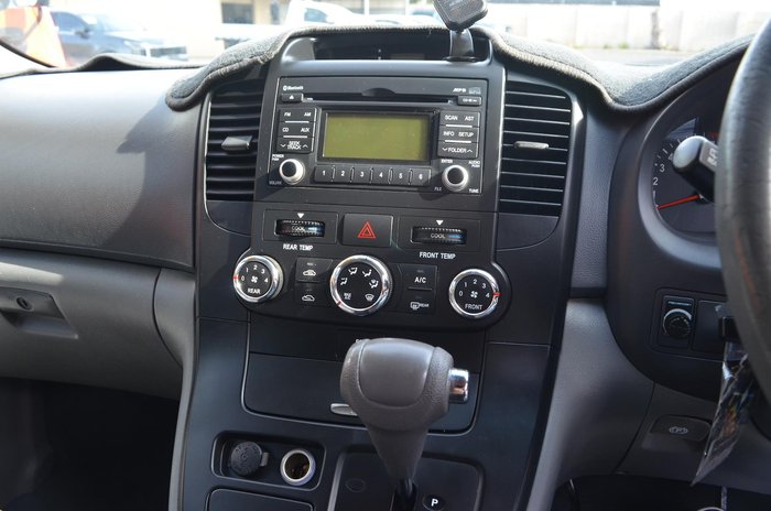 2013 Kia Grand Carnival S