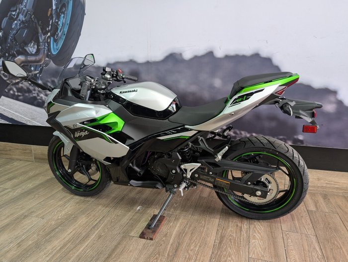 2025 Kawasaki NINJA e-1 SILVER