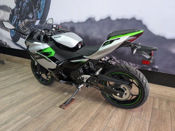 2025 Kawasaki NINJA e-1 SILVER