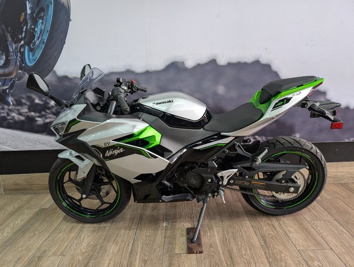 2025 Kawasaki NINJA e-1 SILVER