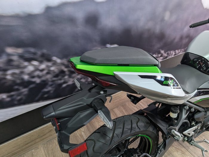 2025 Kawasaki NINJA e-1 SILVER