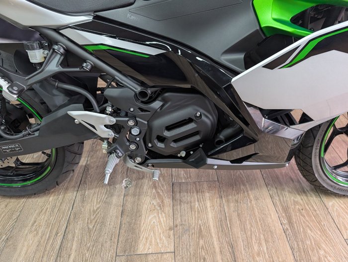 2025 Kawasaki NINJA e-1 SILVER