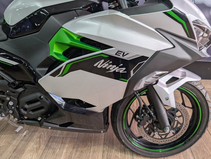 2025 Kawasaki NINJA e-1 SILVER