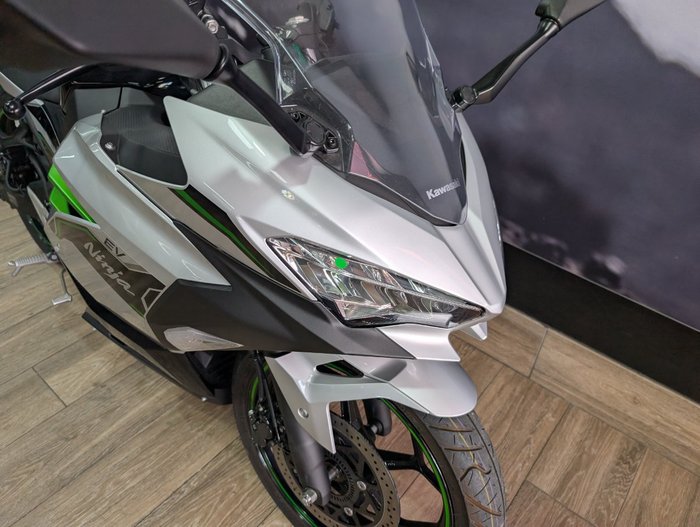 2025 Kawasaki NINJA e-1 SILVER