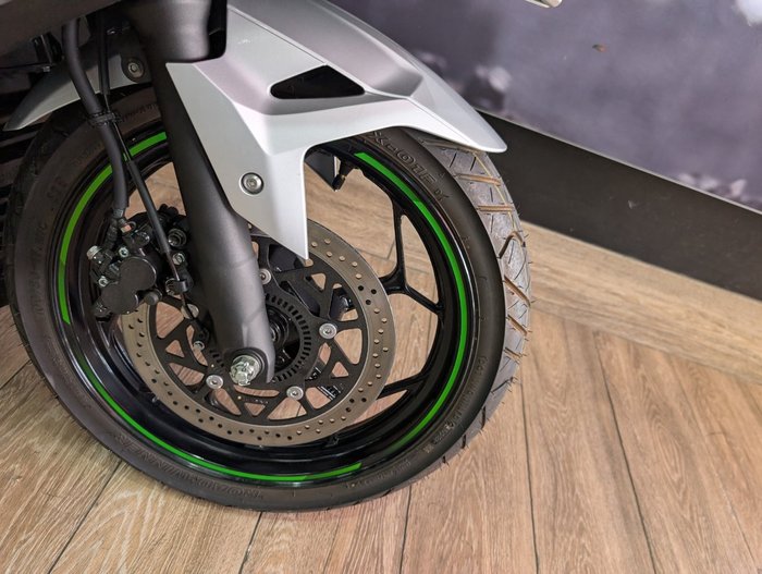 2025 Kawasaki NINJA e-1 SILVER