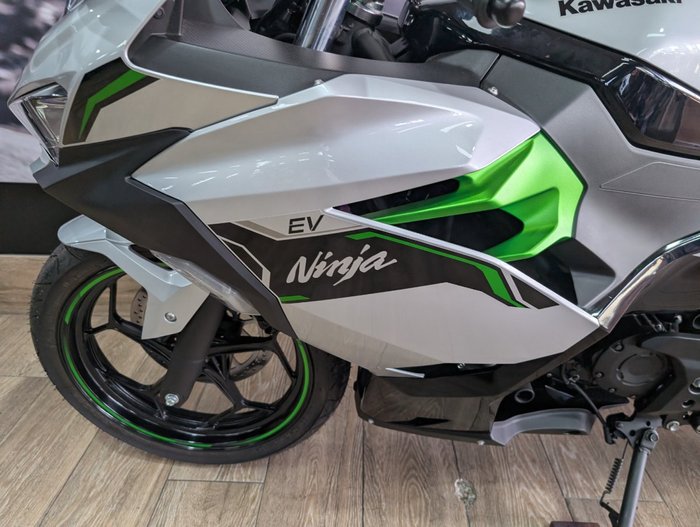 2025 Kawasaki NINJA e-1 SILVER