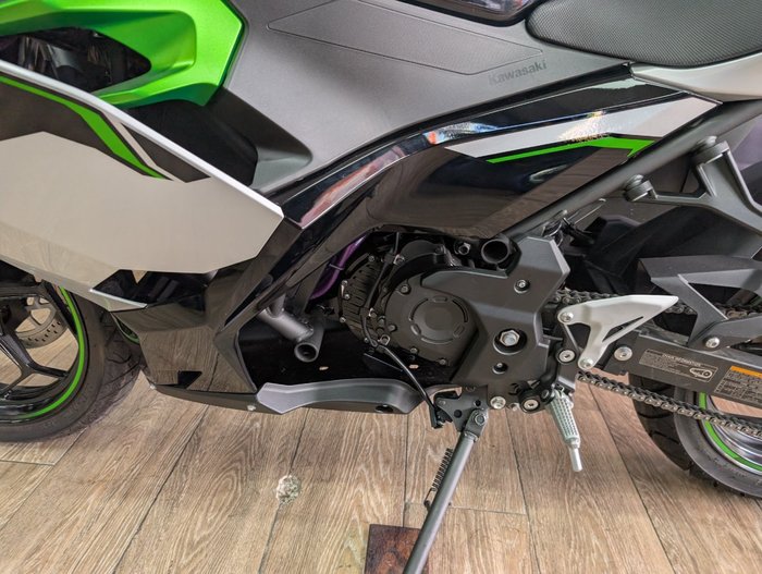 2025 Kawasaki NINJA e-1 SILVER
