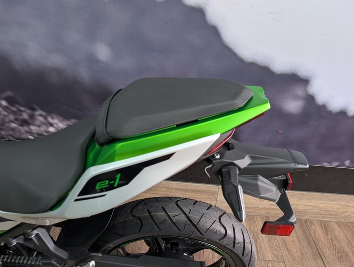 2025 Kawasaki NINJA e-1 SILVER