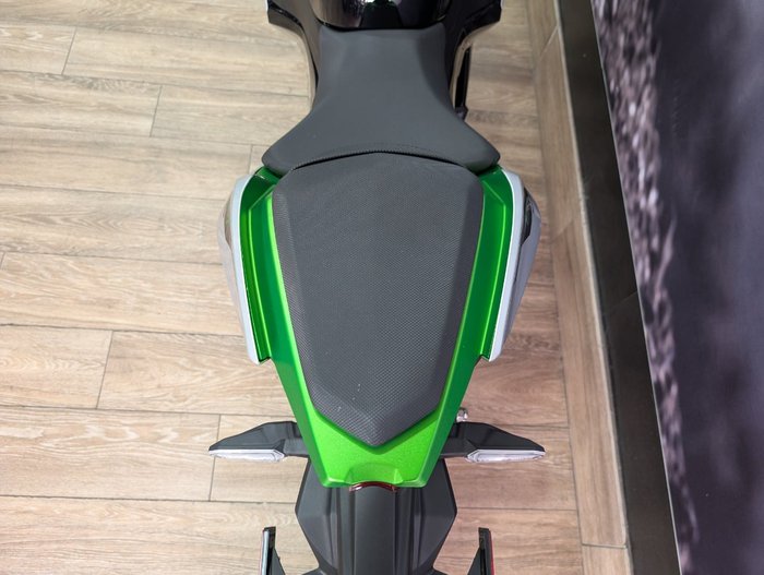 2025 Kawasaki NINJA e-1 SILVER