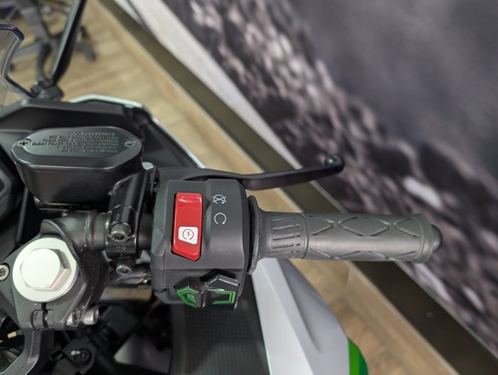 2025 Kawasaki NINJA e-1 SILVER