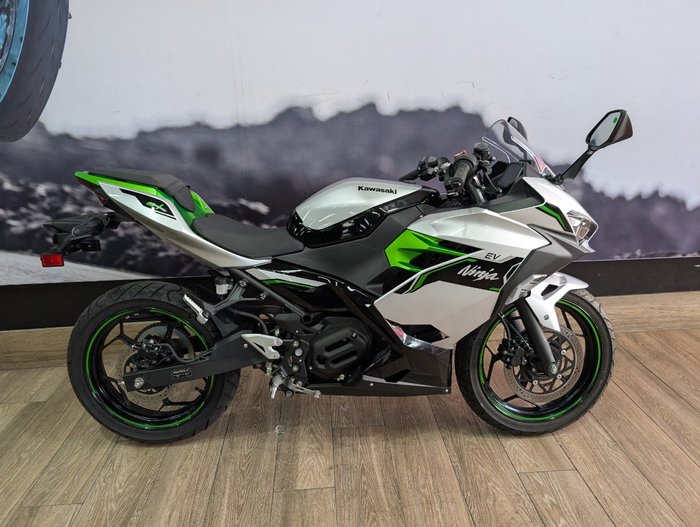 2025 Kawasaki NINJA e-1 SILVER
