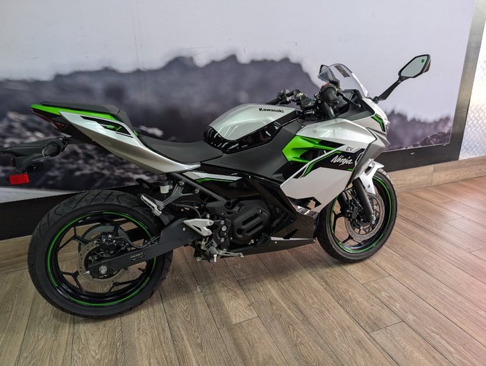 2025 Kawasaki NINJA e-1 SILVER