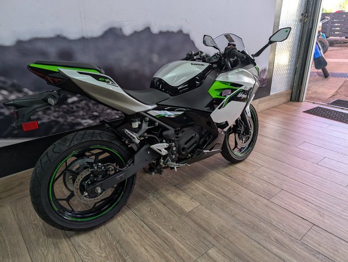 2025 Kawasaki NINJA e-1 SILVER