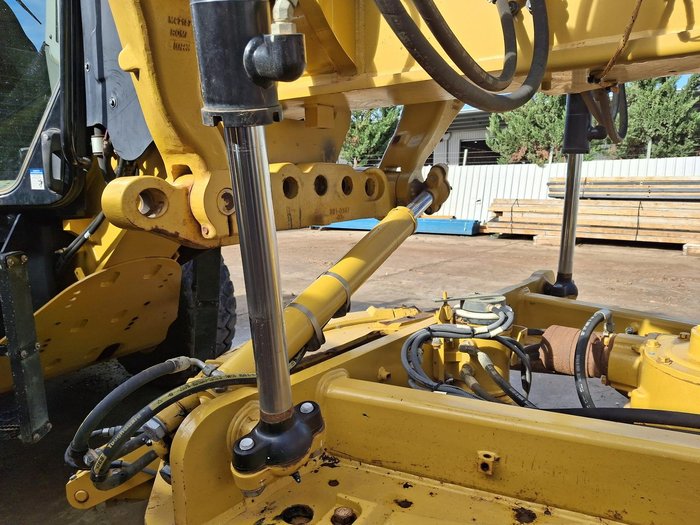 2022 Caterpillar 140 yellow