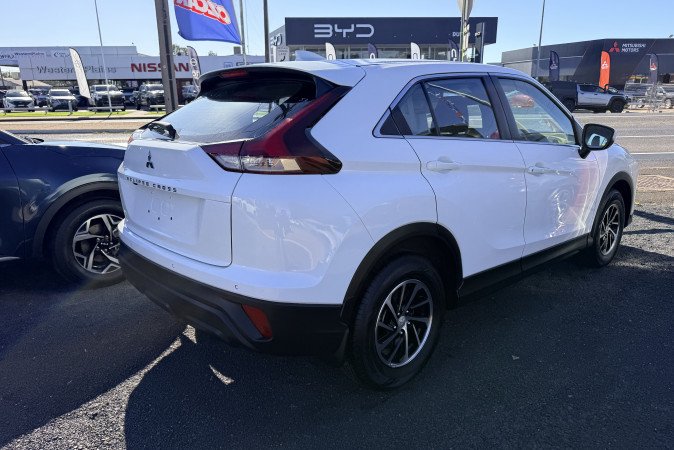 2024 MITSUBISHI ECLIPSE CROSS ES (2WD)