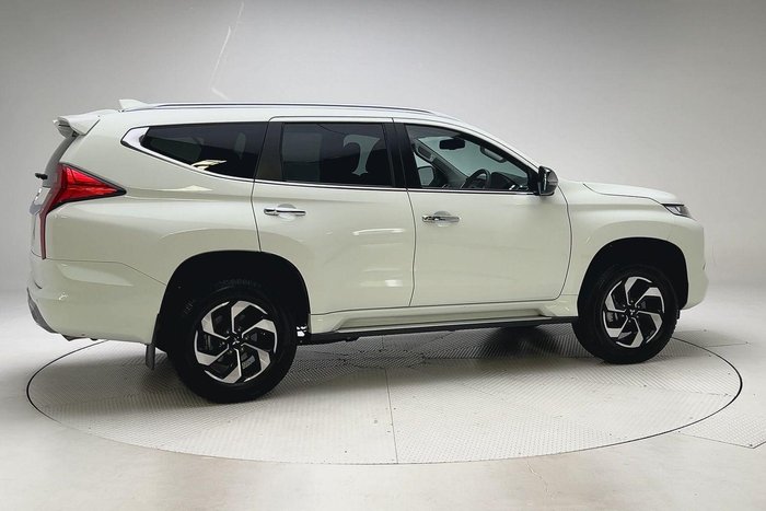 2024 Mitsubishi Pajero Sport GLS