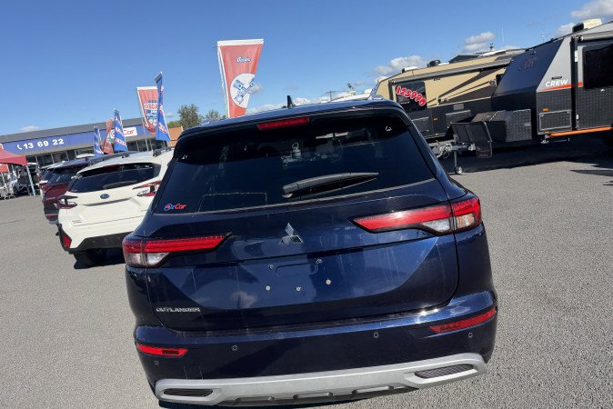 2024 MITSUBISHI OUTLANDER LS 7 SEAT (2WD)