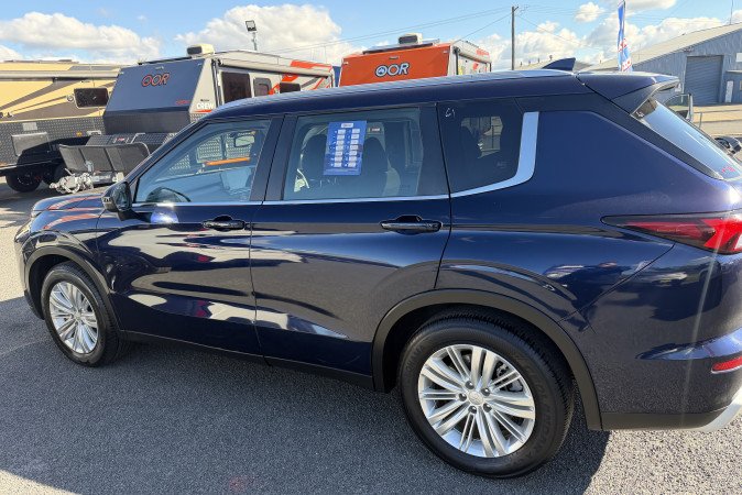 2024 MITSUBISHI OUTLANDER LS 7 SEAT (2WD)
