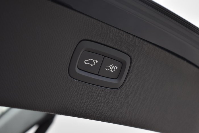 2025 Volvo XC90 Ultra B5 Dark