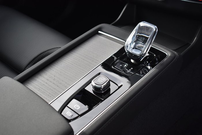 2025 Volvo XC90 Ultra B5 Dark