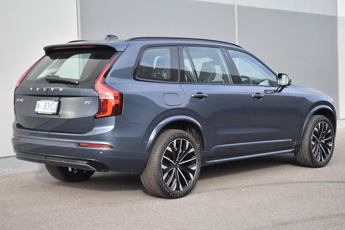 2025 Volvo XC90 Ultra B5 Dark