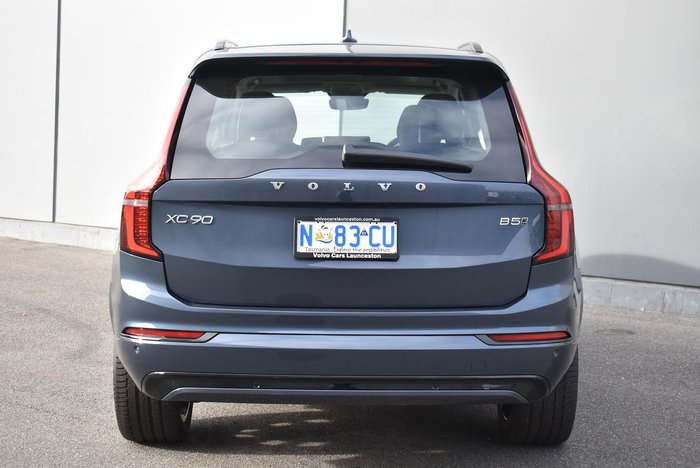 2025 Volvo XC90 Ultra B5 Dark