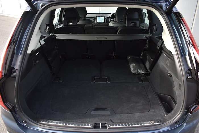 2025 Volvo XC90 Ultra B5 Dark