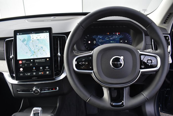 2025 Volvo XC90 Ultra B5 Dark