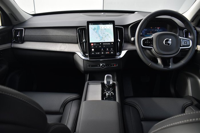 2025 Volvo XC90 Ultra B5 Dark