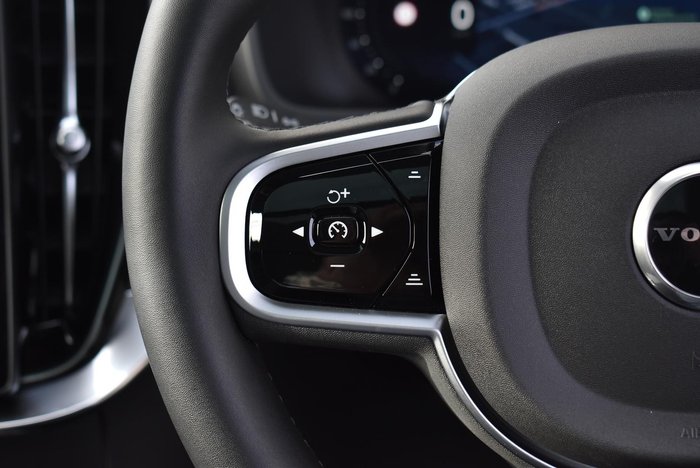 2025 Volvo XC90 Ultra B5 Dark