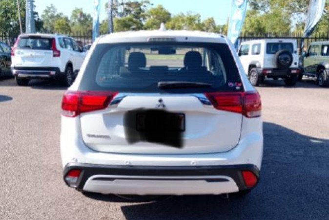 2021 MITSUBISHI OUTLANDER ES 7 SEAT (AWD)