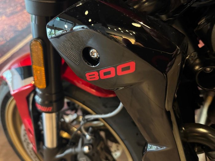 2026 Triumph Trident 800 Trident Red