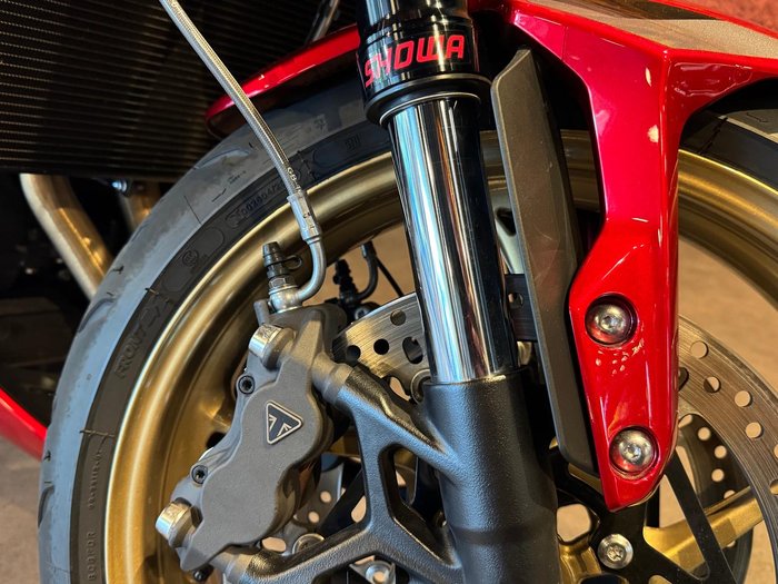 2026 Triumph Trident 800 Trident Red