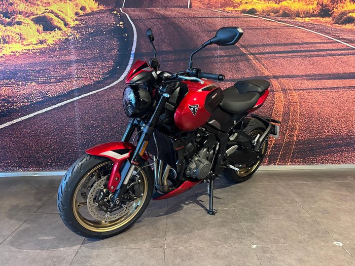 2026 Triumph Trident 800 Trident Red