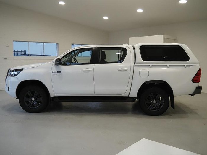 2022 Toyota Hilux SR