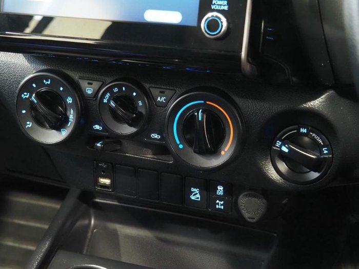 2022 Toyota Hilux SR