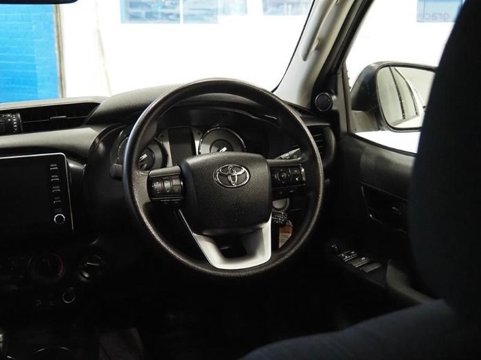 2022 Toyota Hilux SR