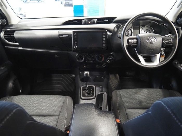 2022 Toyota Hilux SR