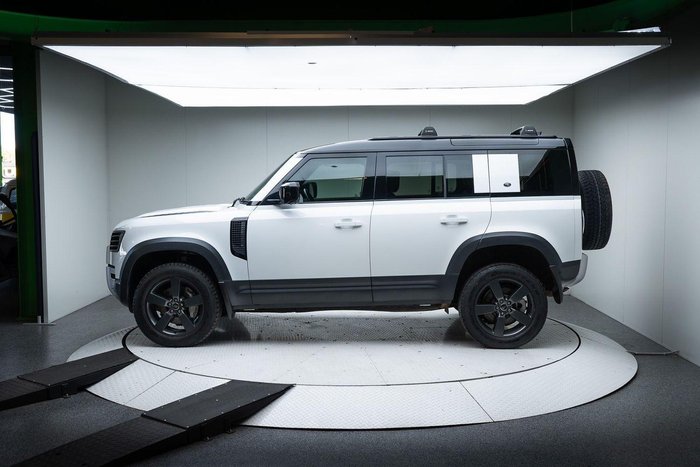 2021 Land Rover Defender 110 P400 HSE
