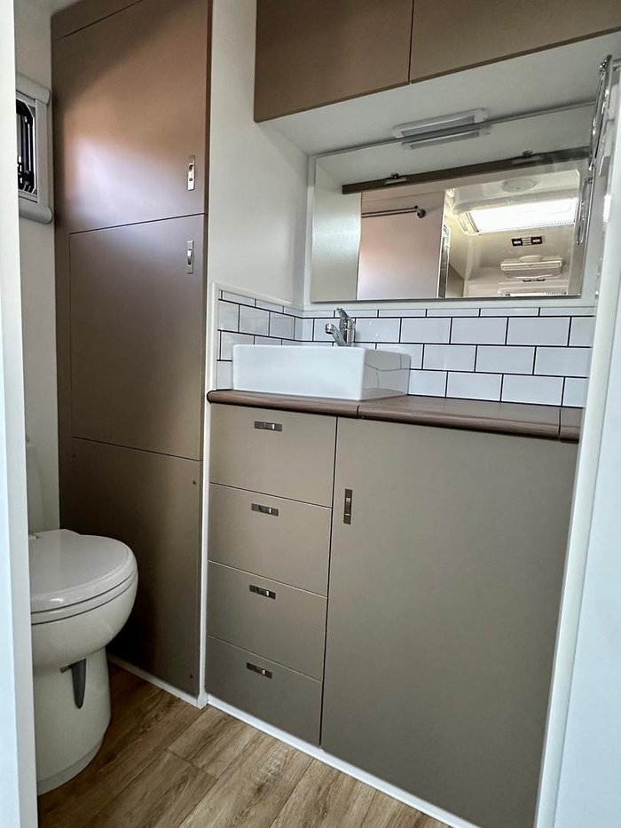 2025 Red Centre Oasis 206 Type C