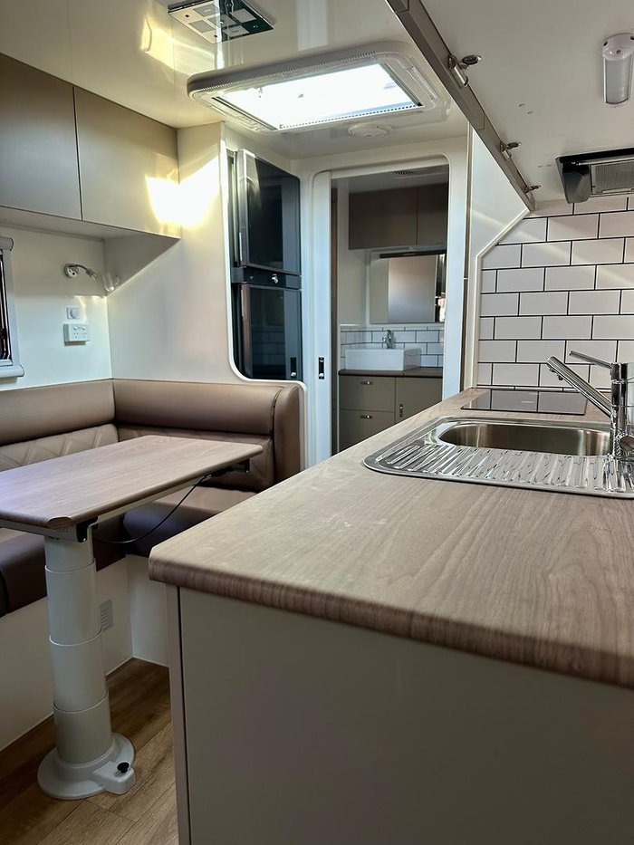 2025 Red Centre Oasis 206 Type C