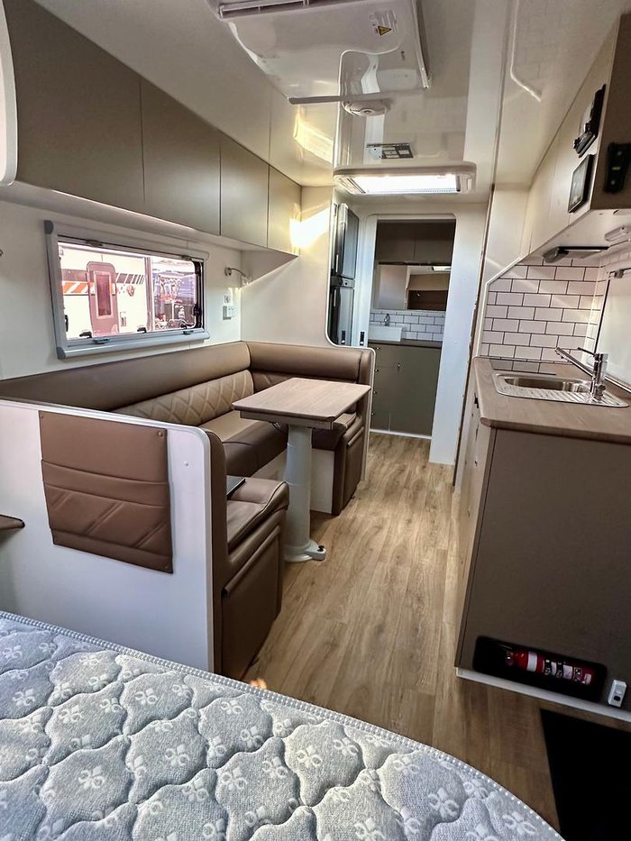 2025 Red Centre Oasis 206 Type C