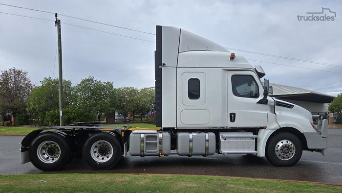 2021 Freightliner Cascadia 126