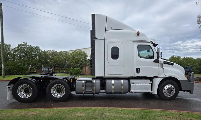 2021 Freightliner Cascadia 126