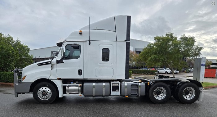 2021 Freightliner Cascadia 126