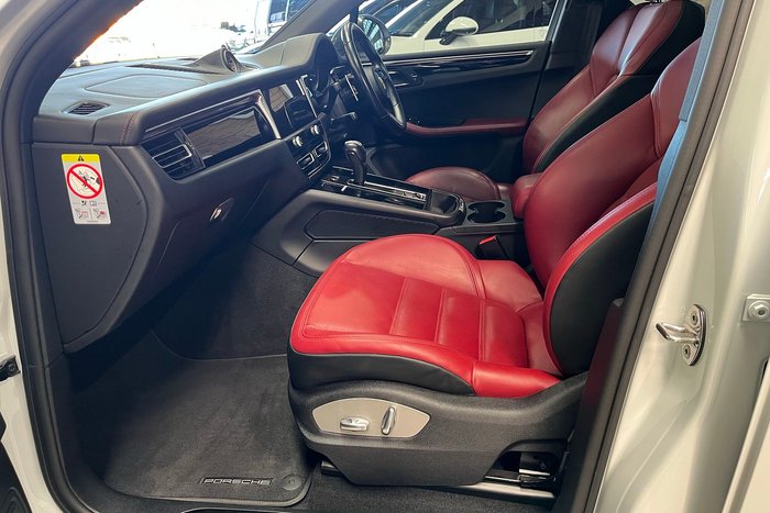 2023 Porsche Macan T