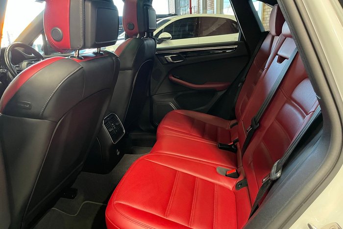 2023 Porsche Macan T